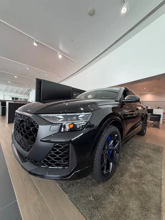 2026 Audi RS Q8 Performance - Image 10 of 19