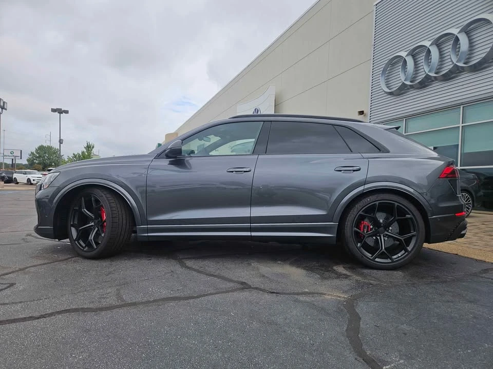 2026 Audi RS Q8 Performance - Image 8 of 20