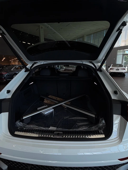 2026 Audi RS Q8 - Image 11 of 13