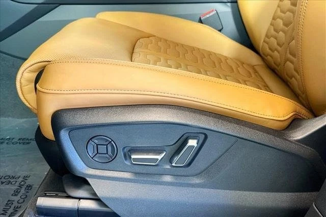 2026 Audi RS Q8 Performance - Image 18 of 20