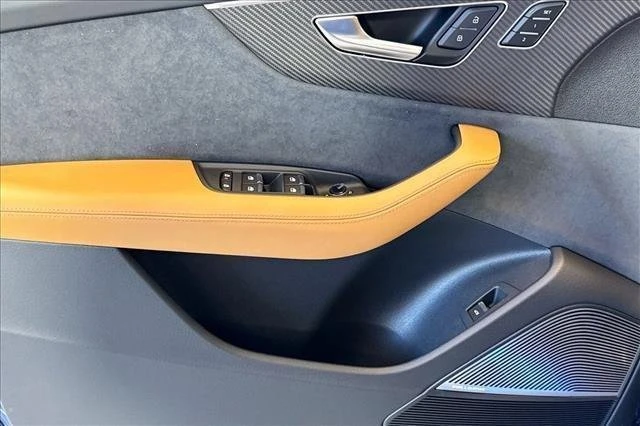 2026 Audi RS Q8 Performance - Image 17 of 20