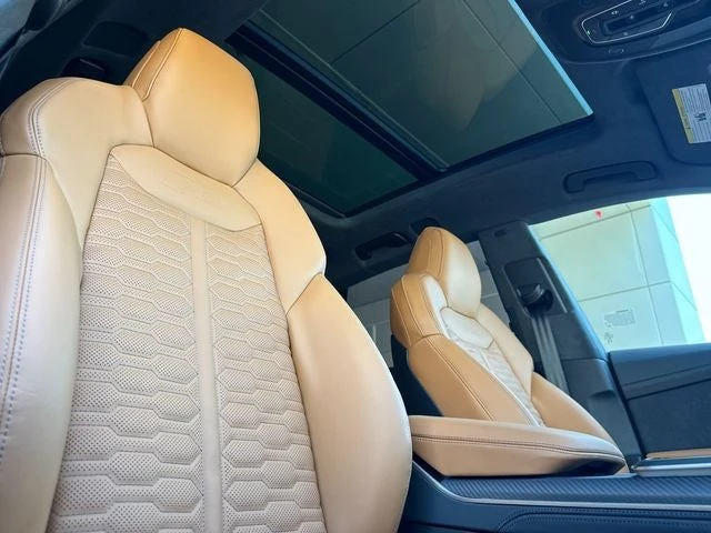 2026 Audi RS Q8 Performance - Image 15 of 31
