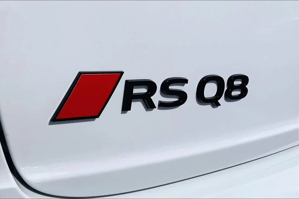 2026 Audi RS Q8 Performance - Image 11 of 16