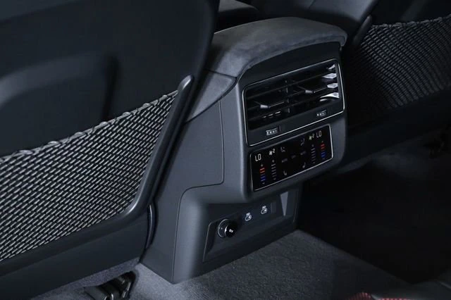 2026 Audi RS Q8 Performance - Image 17 of 20