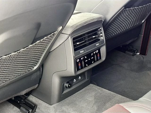 2026 Audi RS Q8 Performance - Image 14 of 20