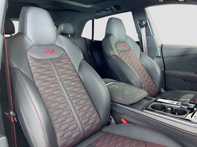 2026 Audi RS Q8 Performance - Image 17 of 20