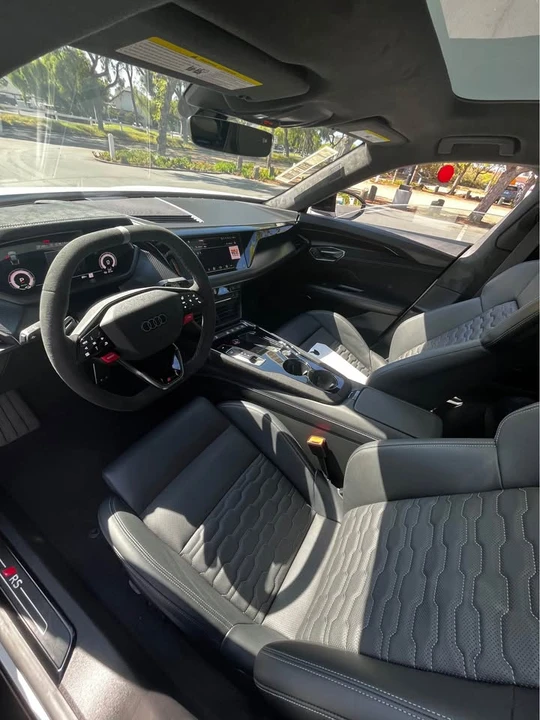 2026 Audi RS e-tron GT - Image 7 of 13