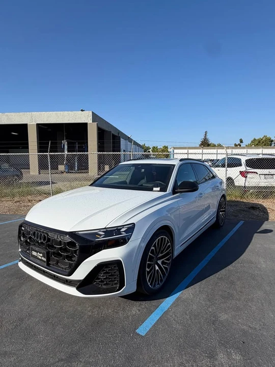 2026 Audi SQ8 - Image 2 of 6
