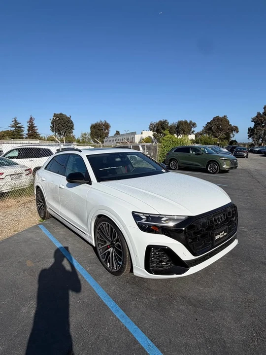 2026 Audi SQ8 - Image 3 of 6
