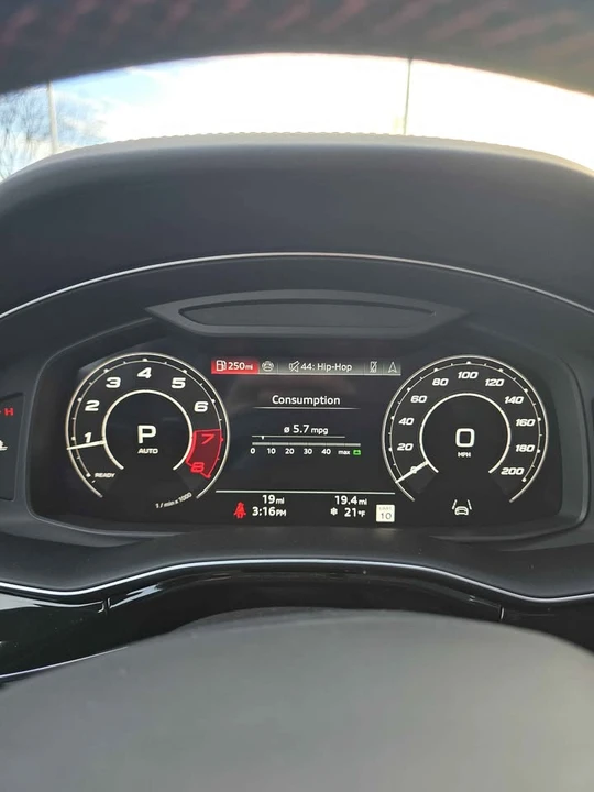 2026 Audi RS Q8 - Image 14 of 17