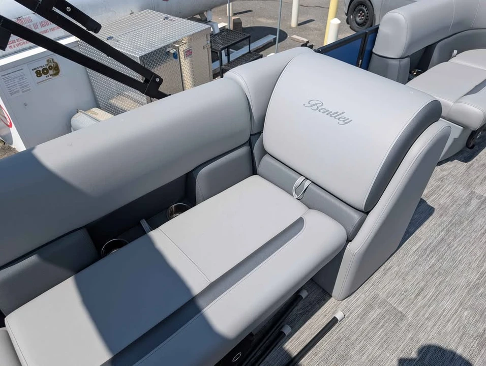 2026 Bentley - Image 8 of 12