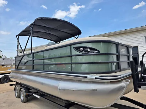 2026 Bentley Legacy 223 Navigator Tritoon