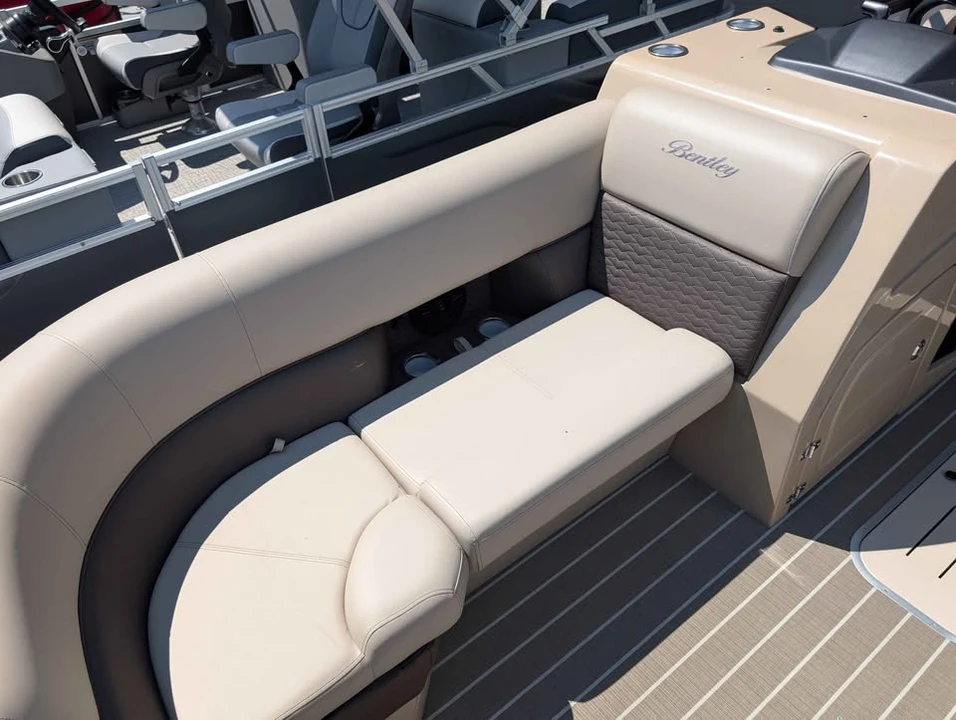 2026 Bentley - Image 17 of 20