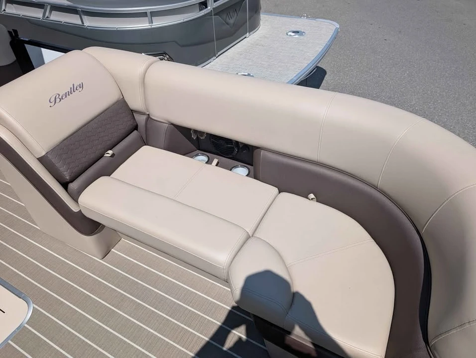 2026 Bentley - Image 18 of 20