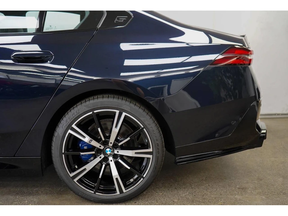 2026 BMW G60 5 Series Sedan - Image 10 of 31