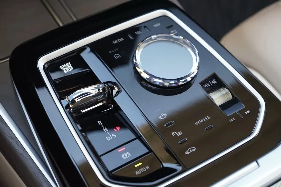 2026 BMW G70 7 Series - Image 11 of 20
