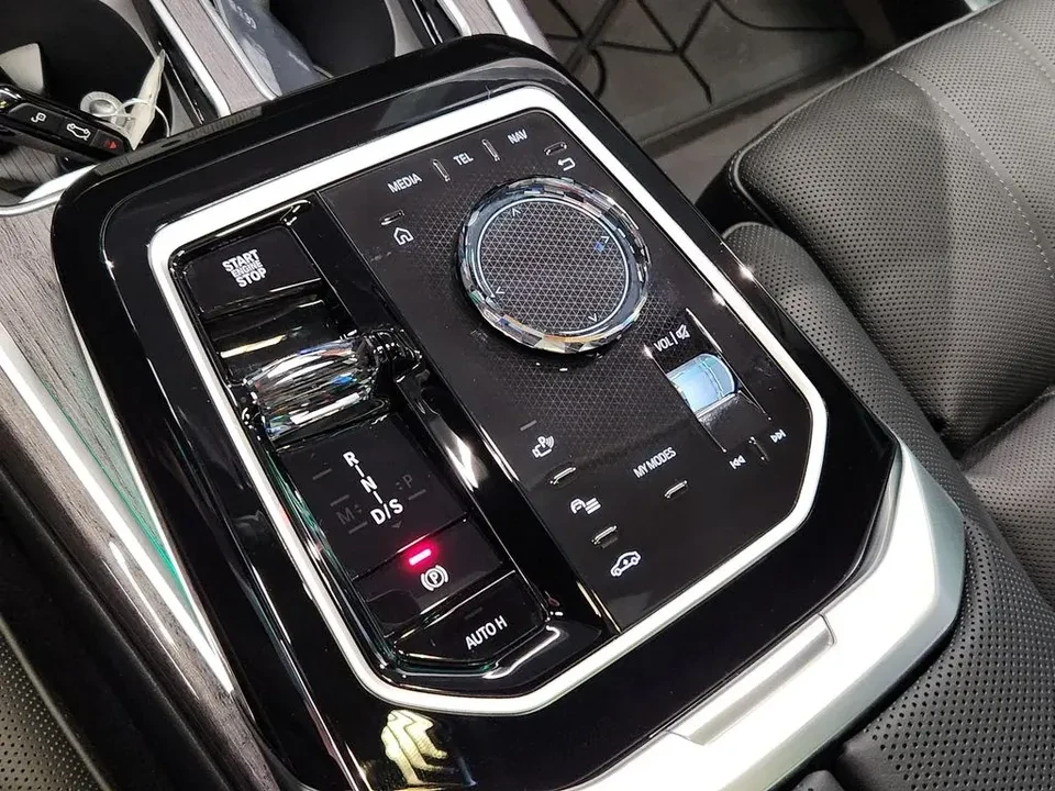 2026 BMW G70 7 Series - Image 19 of 19
