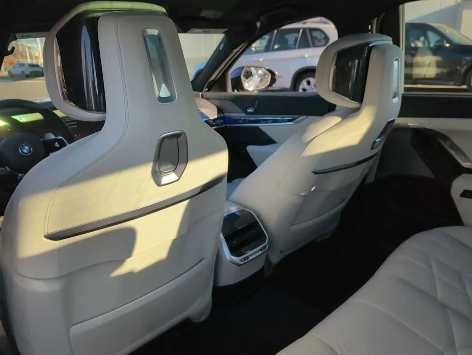 2026 BMW G70 7 Series - Image 19 of 20