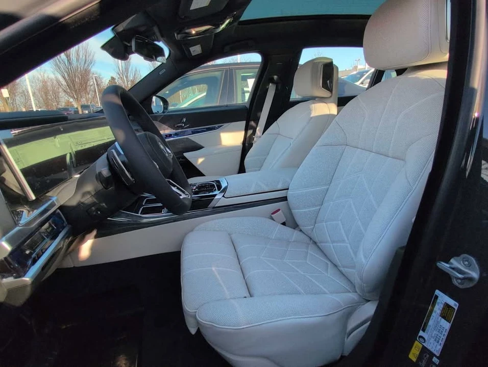 2026 BMW G70 7 Series - Image 17 of 20