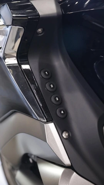 2026 BMW K1600 - Image 13 of 17
