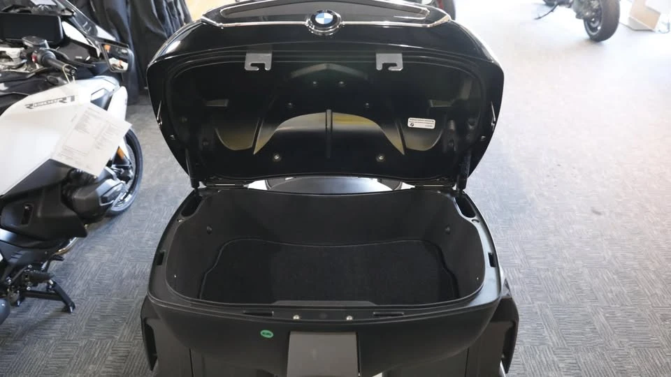2026 BMW K1600 - Image 11 of 17
