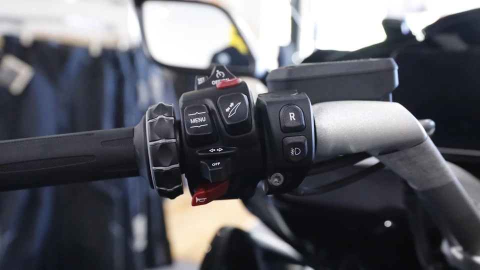 2026 BMW K1600 - Image 15 of 17