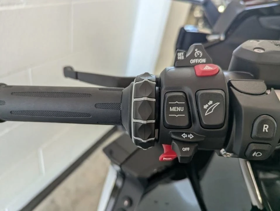 2026 BMW K1600 - Image 15 of 16