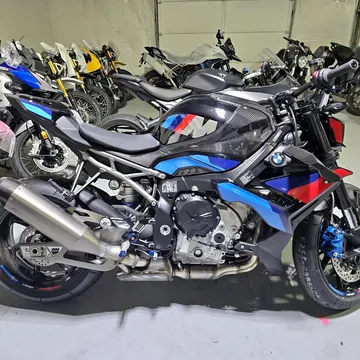 2026 BMW M1000R Carbon M