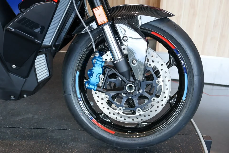 2026 BMW M1000 - Image 12 of 18