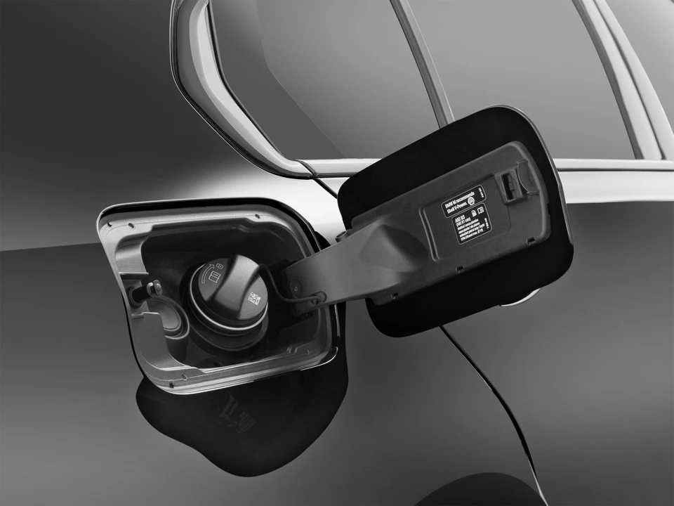 2026 BMW G80 M3 Sedan - Image 14 of 31