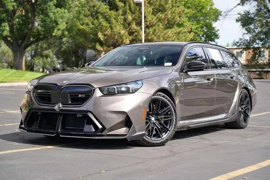 2026 BMW M5 Touring IND Sepang Bronze