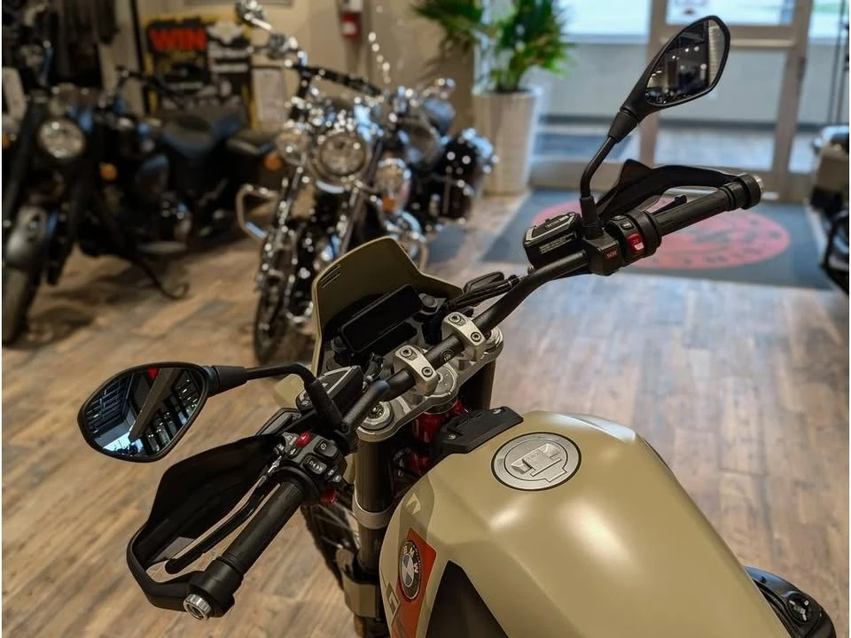 2026 BMW R 12 nineT - Image 8 of 15