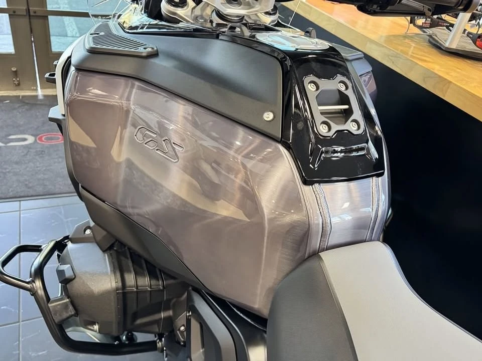 2026 BMW R 12 nineT - Image 10 of 15