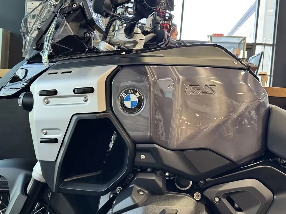 2026 BMW R 12 nineT - Image 12 of 15