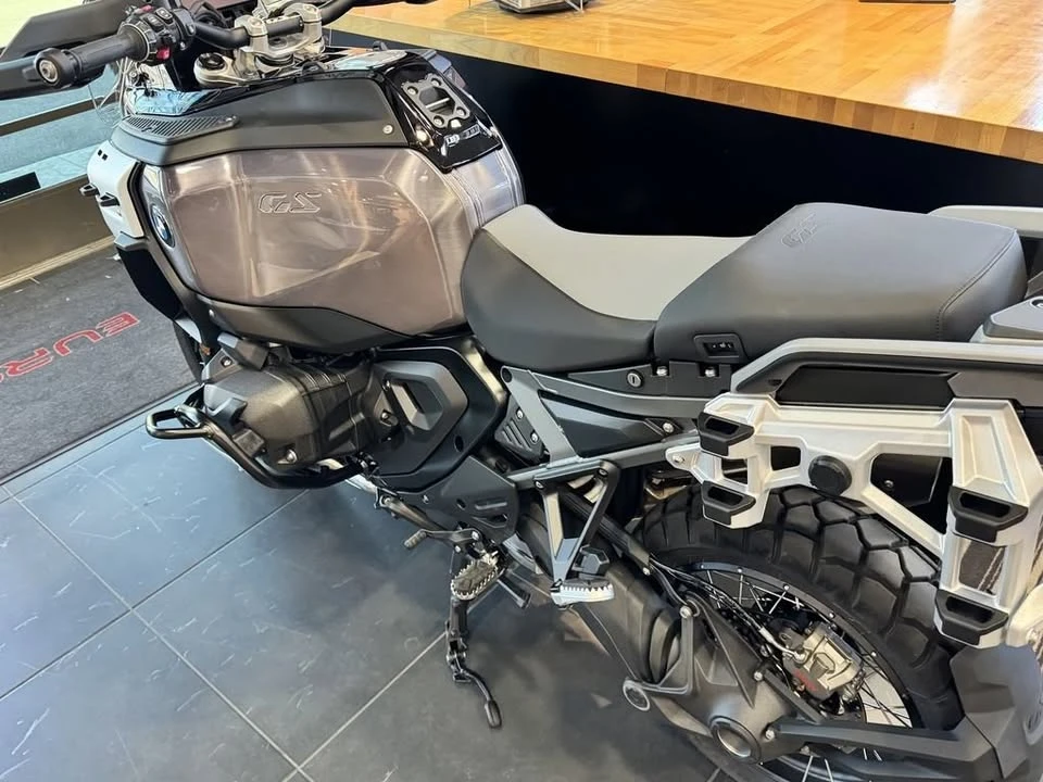2026 BMW R 12 nineT - Image 11 of 15