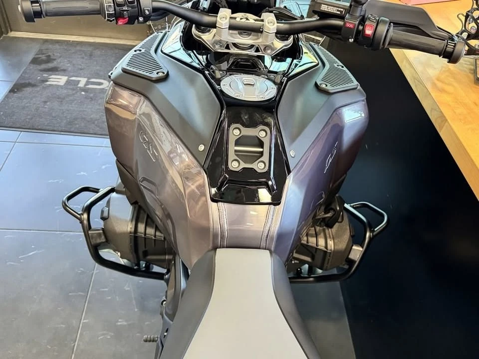 2026 BMW R 12 nineT - Image 9 of 15
