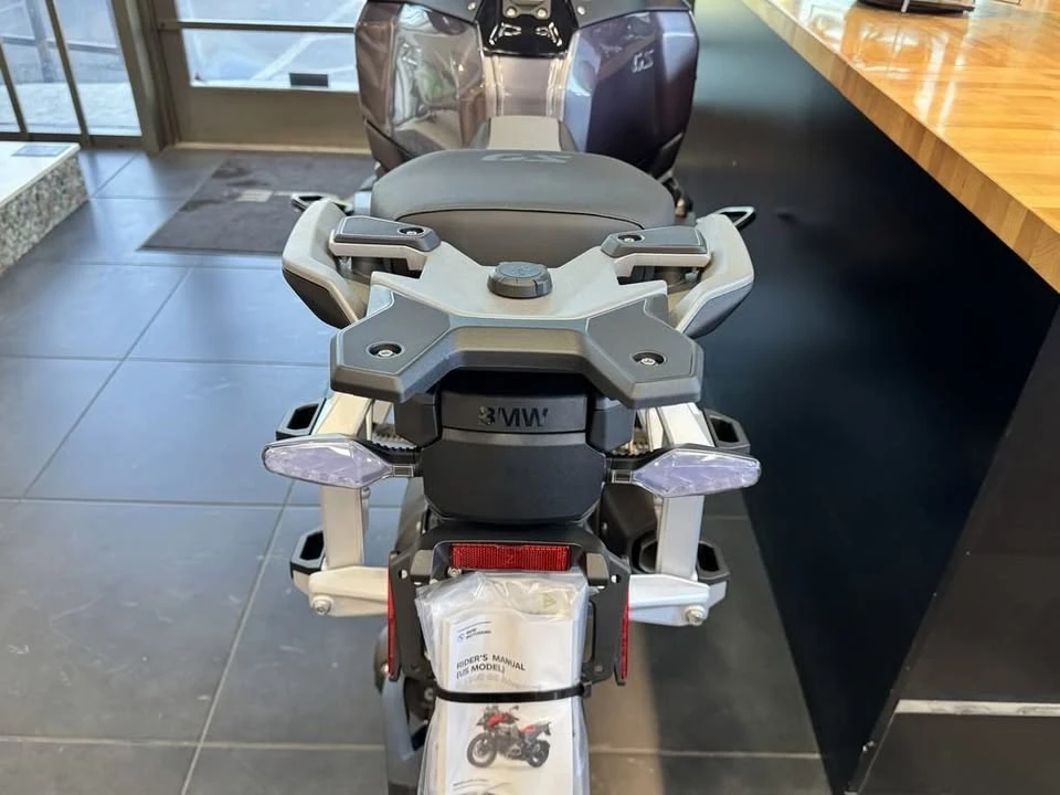 2026 BMW R 12 nineT - Image 8 of 15
