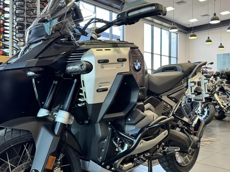 2026 BMW R 12 nineT - Image 2 of 15