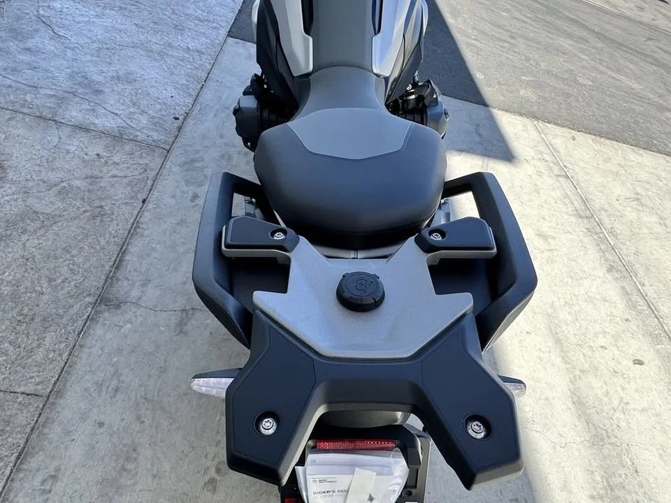 2026 BMW R 12 nineT - Image 8 of 20