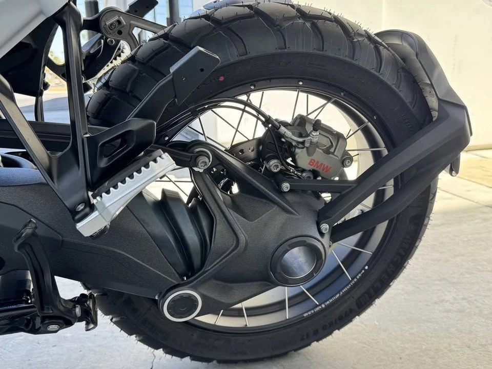 2026 BMW R 12 nineT - Image 9 of 20
