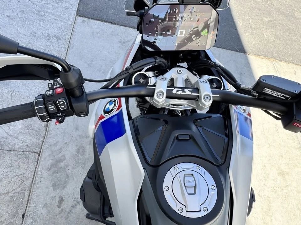 2026 BMW R 12 nineT - Image 12 of 20
