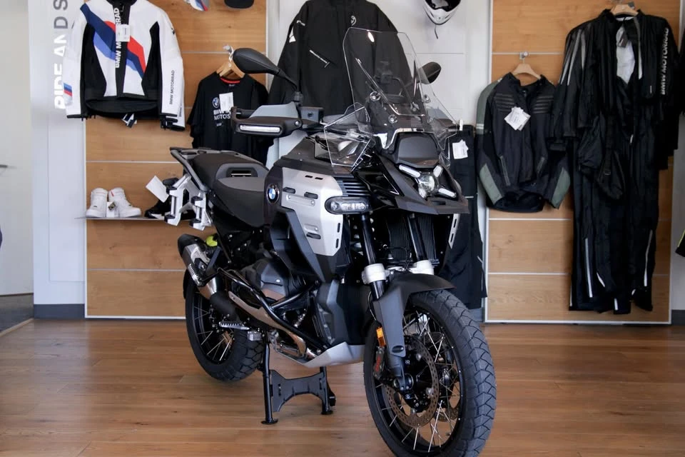 2026 BMW R 12 nineT - Image 4 of 17