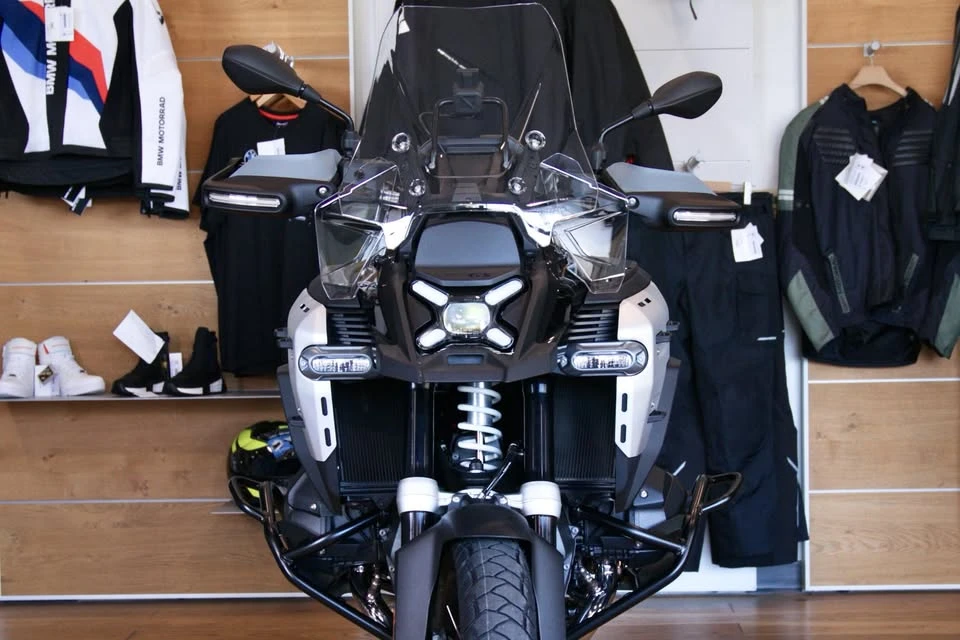 2026 BMW R 12 nineT - Image 5 of 17