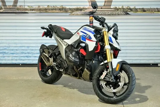 2026 BMW R 1300 R Performance