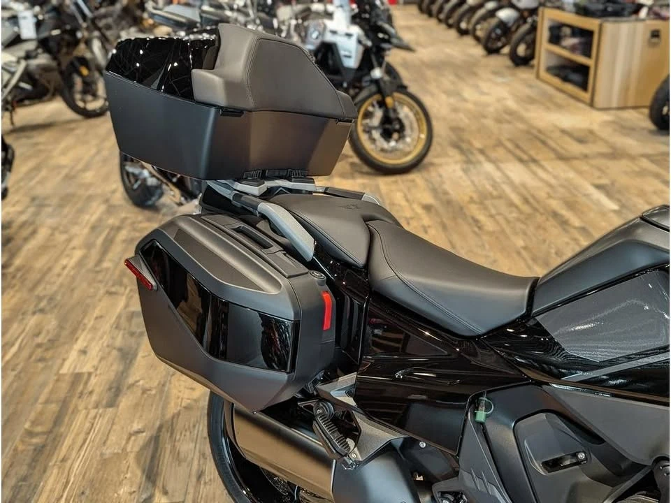 2026 BMW R 12 nineT - Image 10 of 15