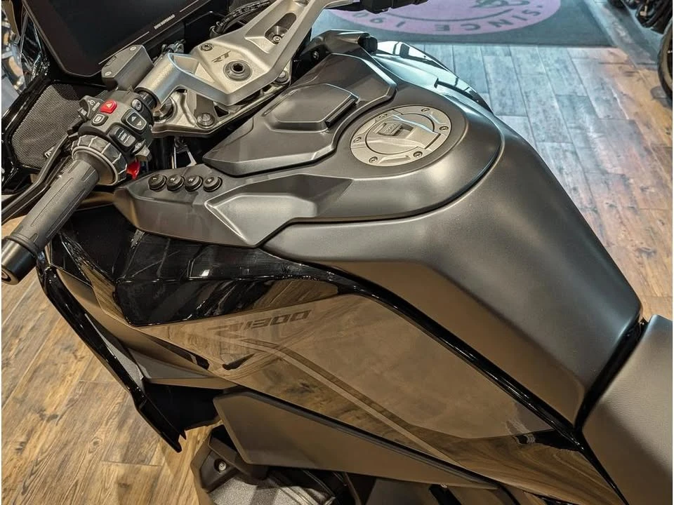 2026 BMW R 12 nineT - Image 9 of 15