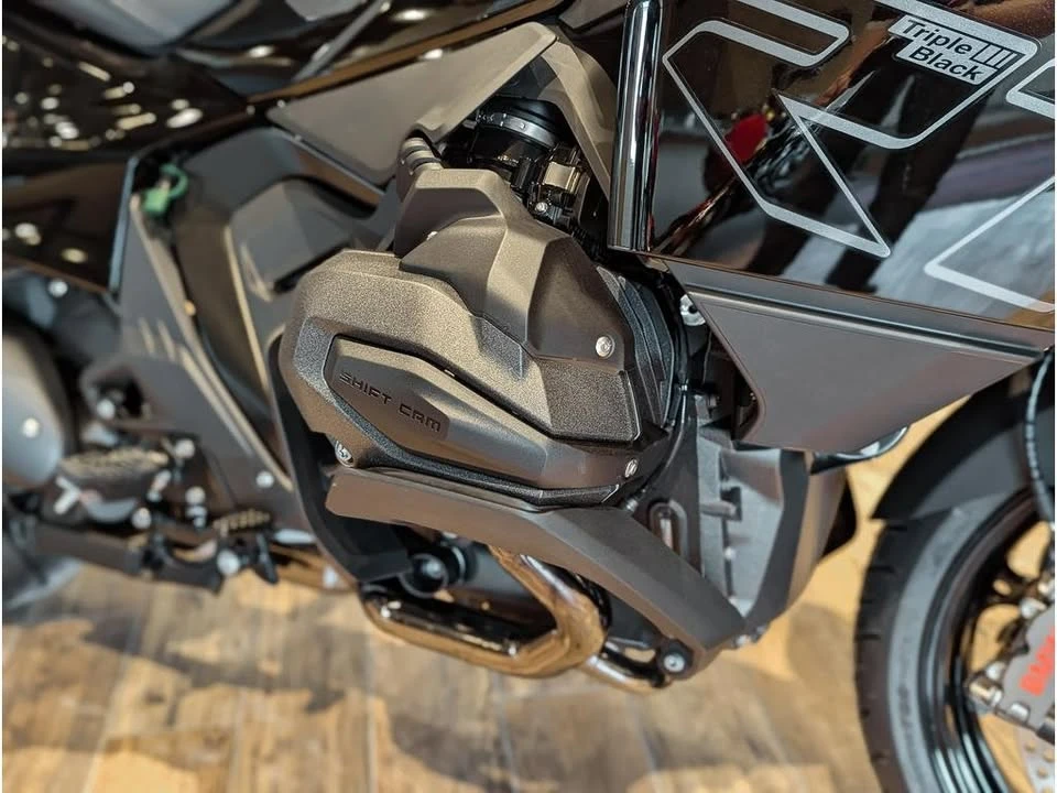 2026 BMW R 12 nineT - Image 6 of 15