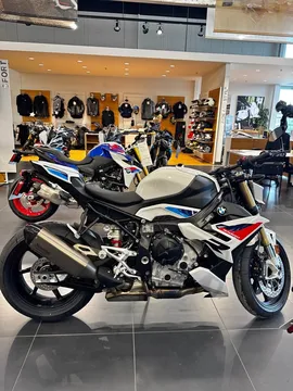 2026 BMW S 1000 R M Package
