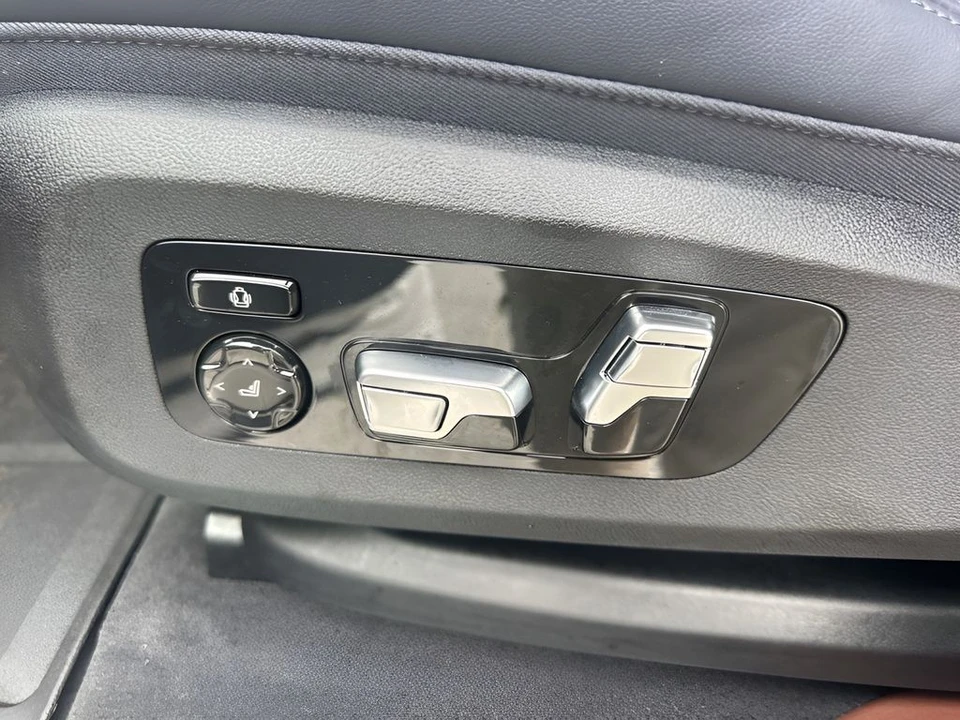 2026 BMW XM - Image 10 of 12