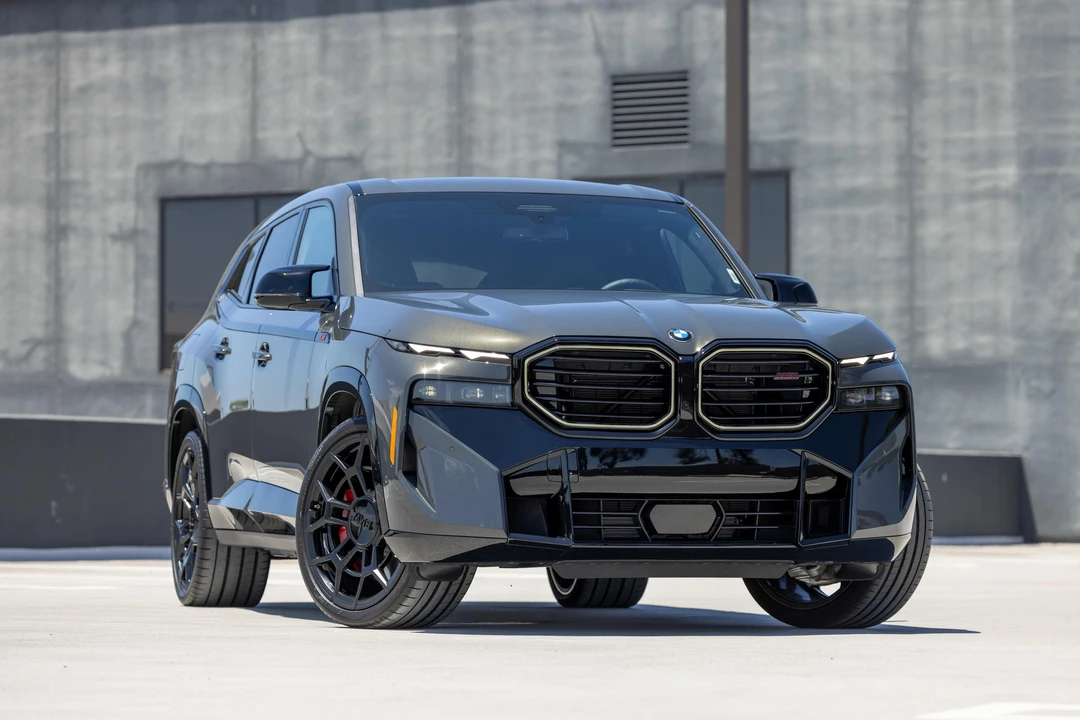 2026 BMW XM - Image 13 of 31